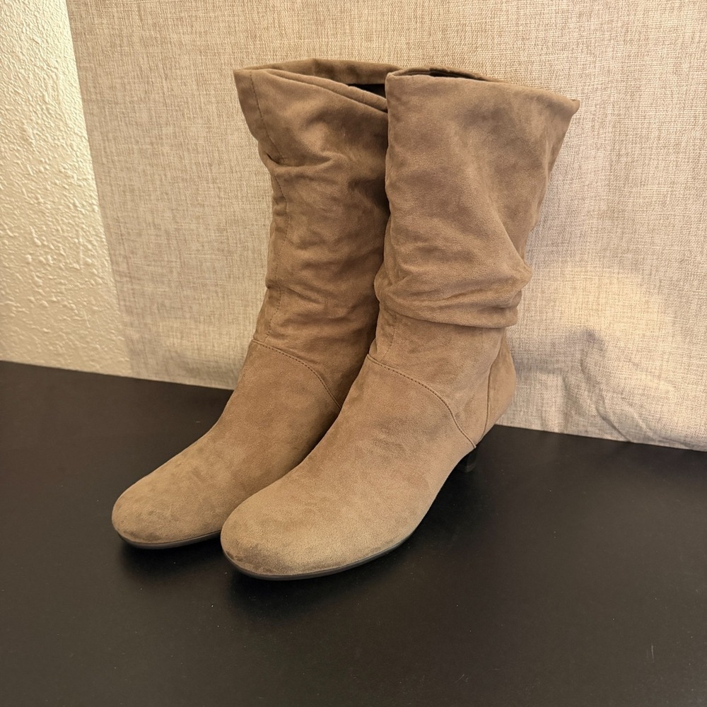Aerosoles Slouchy Faux Suede Boots Womens 8M Beige Stacked Heel Pointed Toe